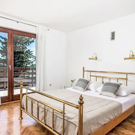 Holiday Pinia By Interhome